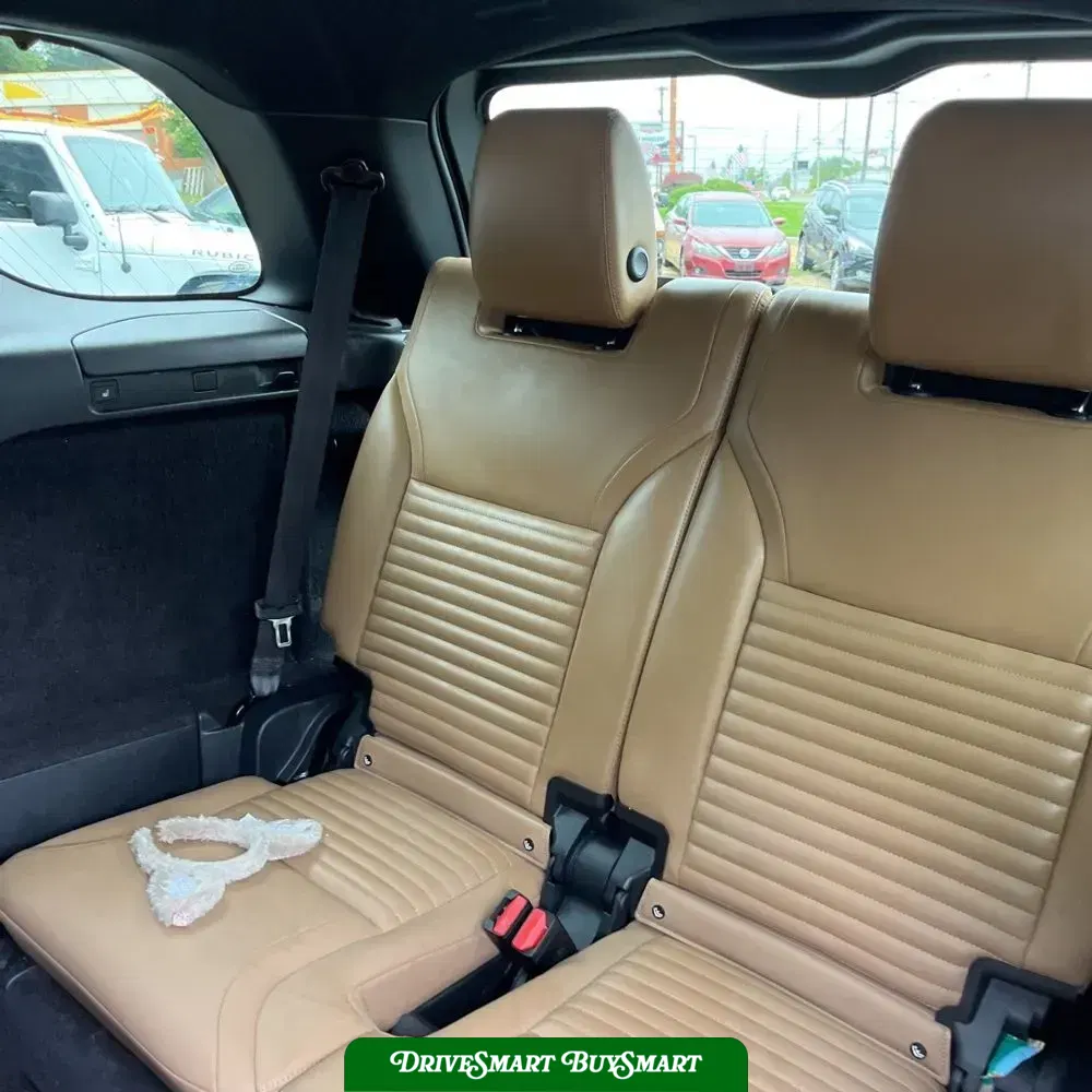 2024 Land Rover Discovery Dynamic SE P360