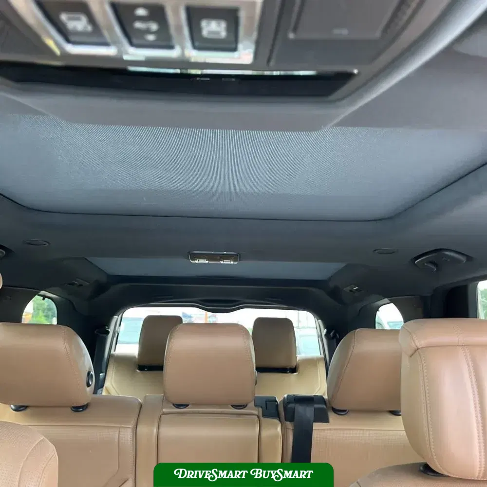 2024 Land Rover Discovery Dynamic SE P360