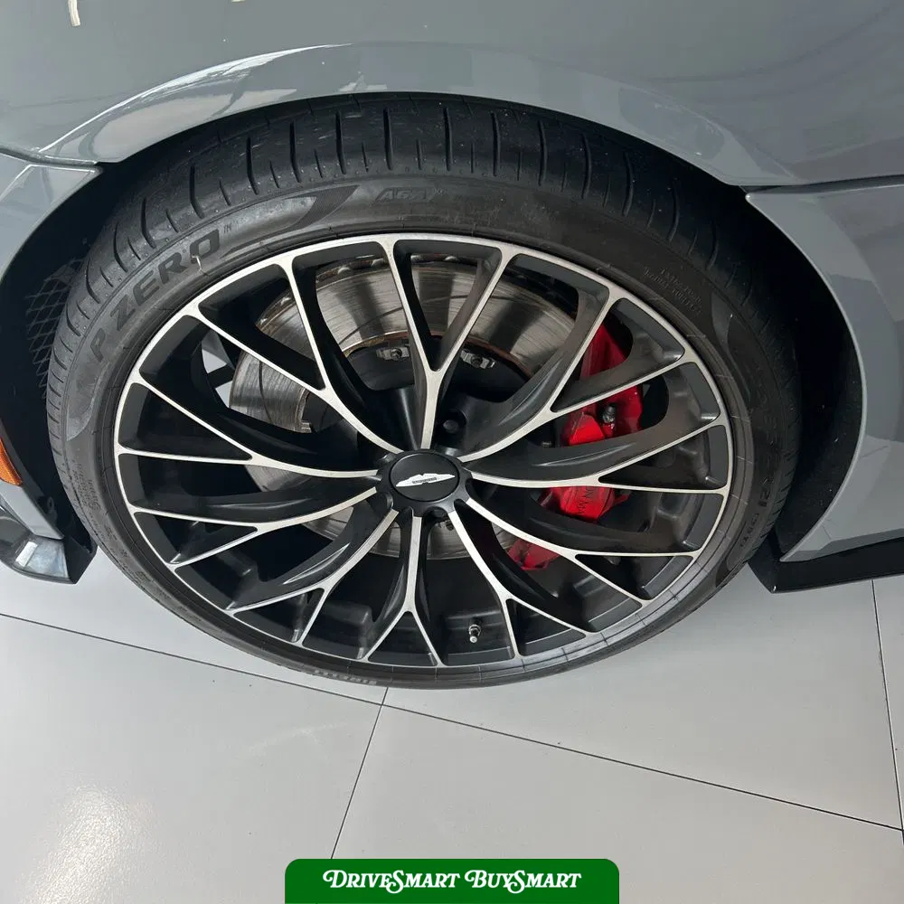 2022 Aston Martin Vantage Base