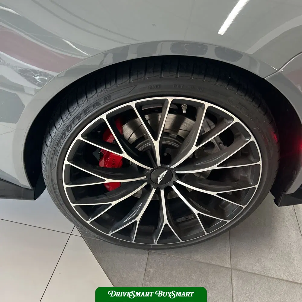 2022 Aston Martin Vantage Base