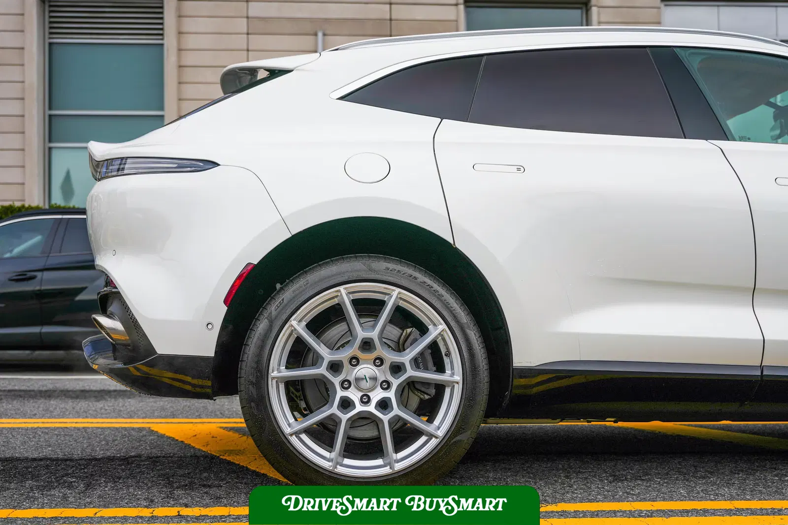 2021 Aston Martin DBX
