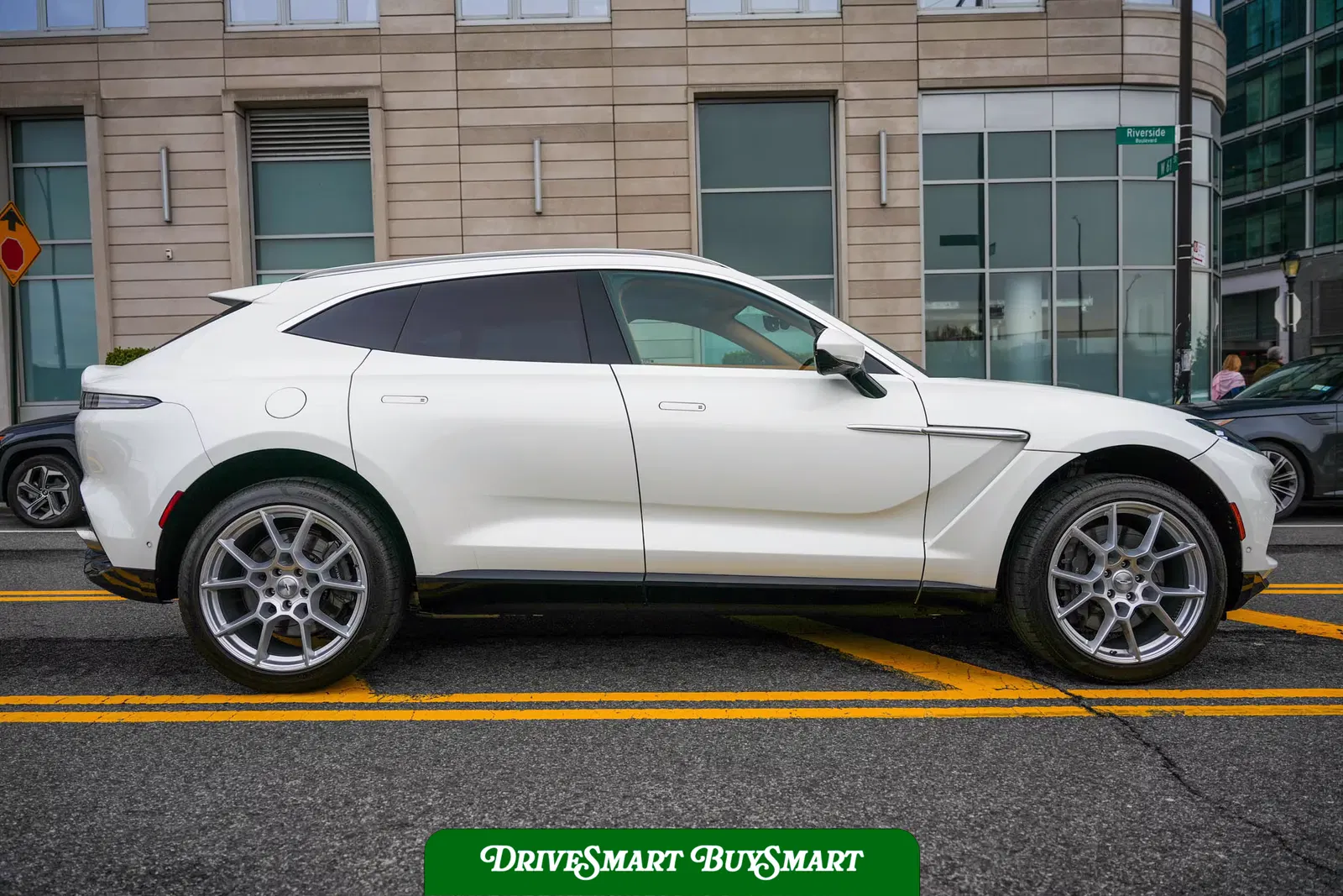 2021 Aston Martin DBX