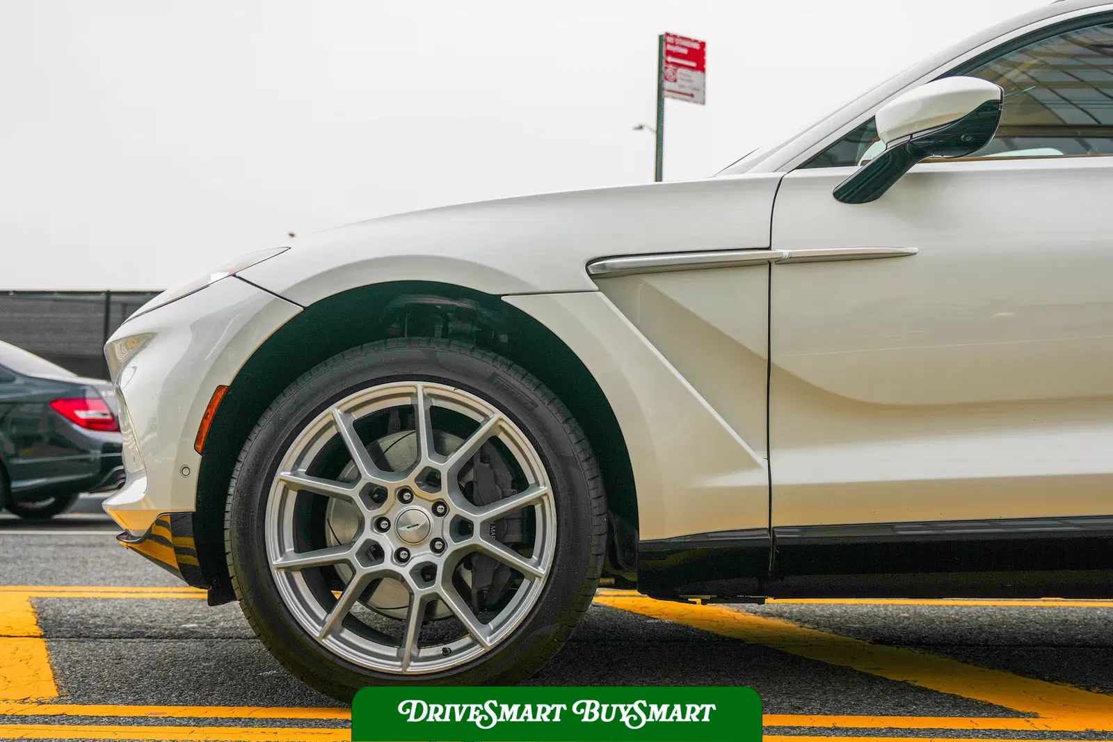 2021 Aston Martin DBX