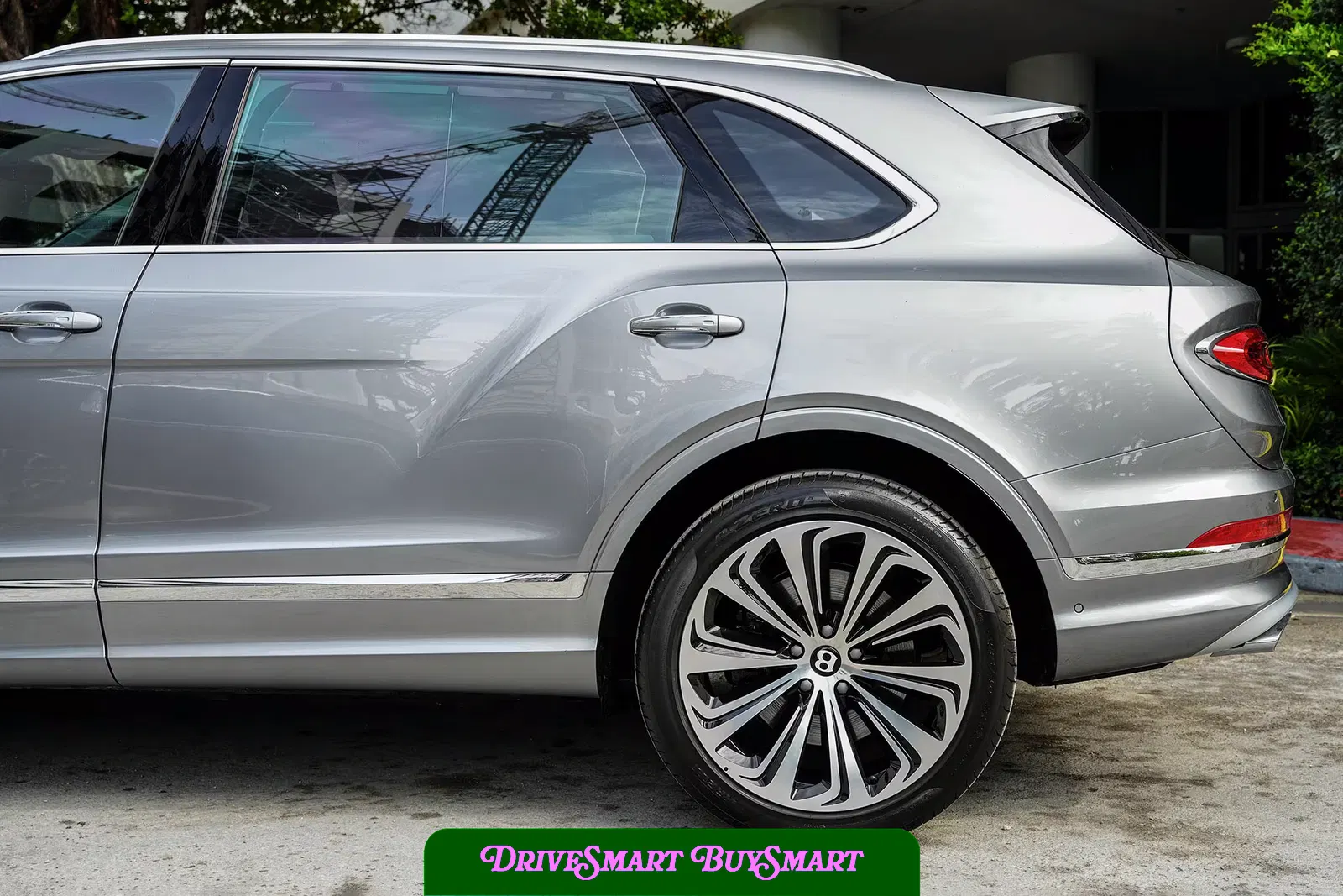 2024 Bentley Bentayga EWB Azure V8