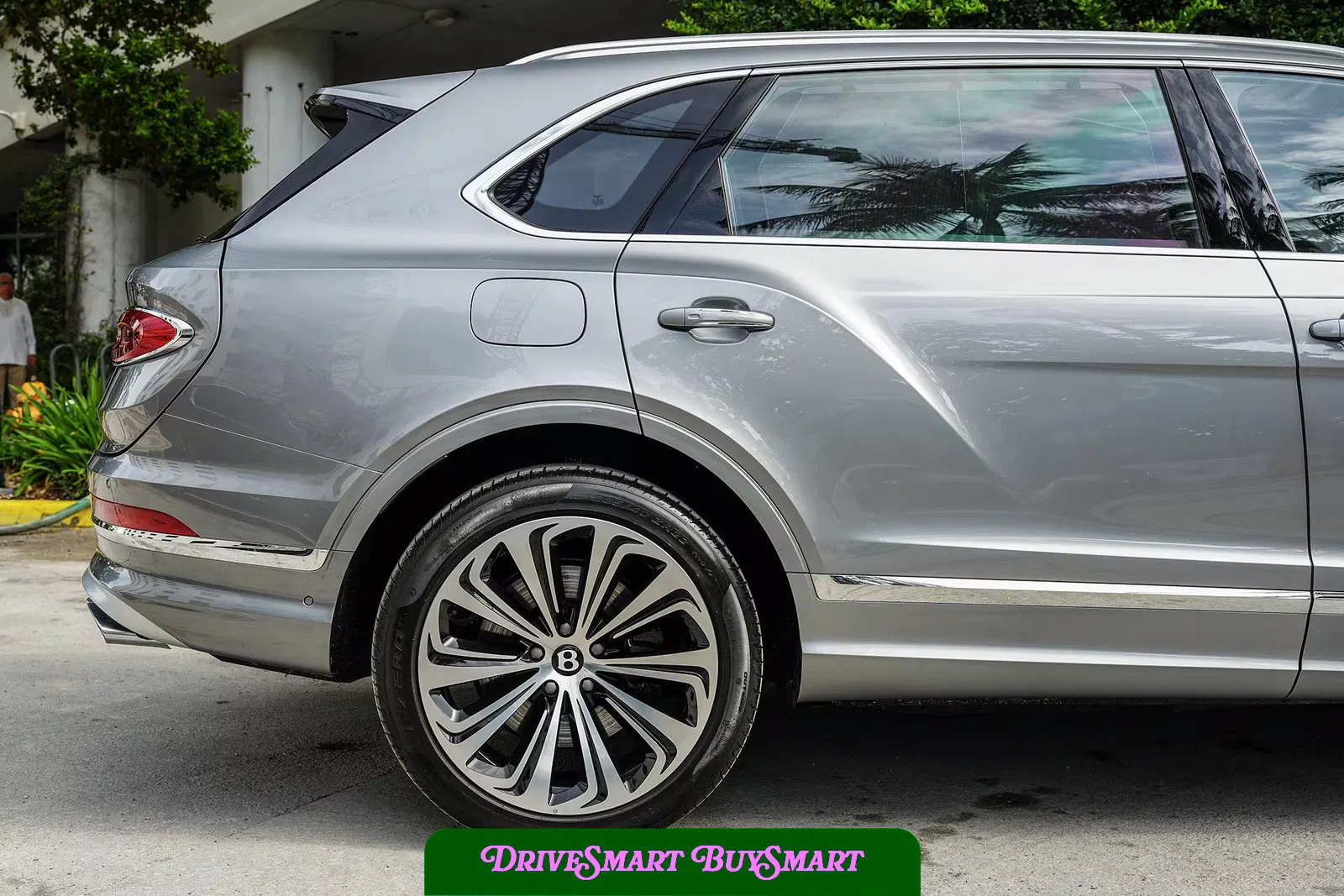2024 Bentley Bentayga EWB Azure V8