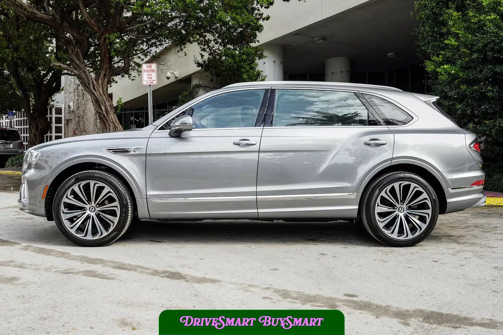 2024 Bentley Bentayga EWB Azure V8