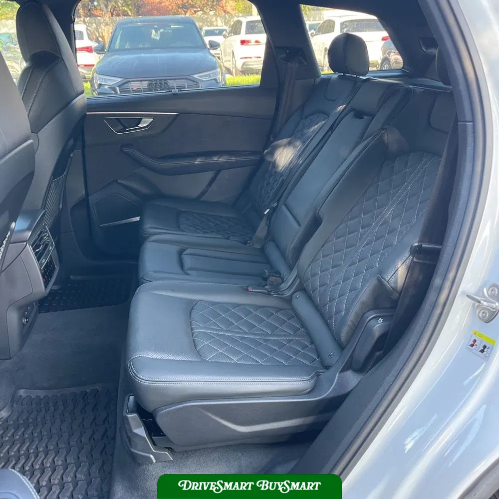 2023 Audi SQ7 Premium Plus