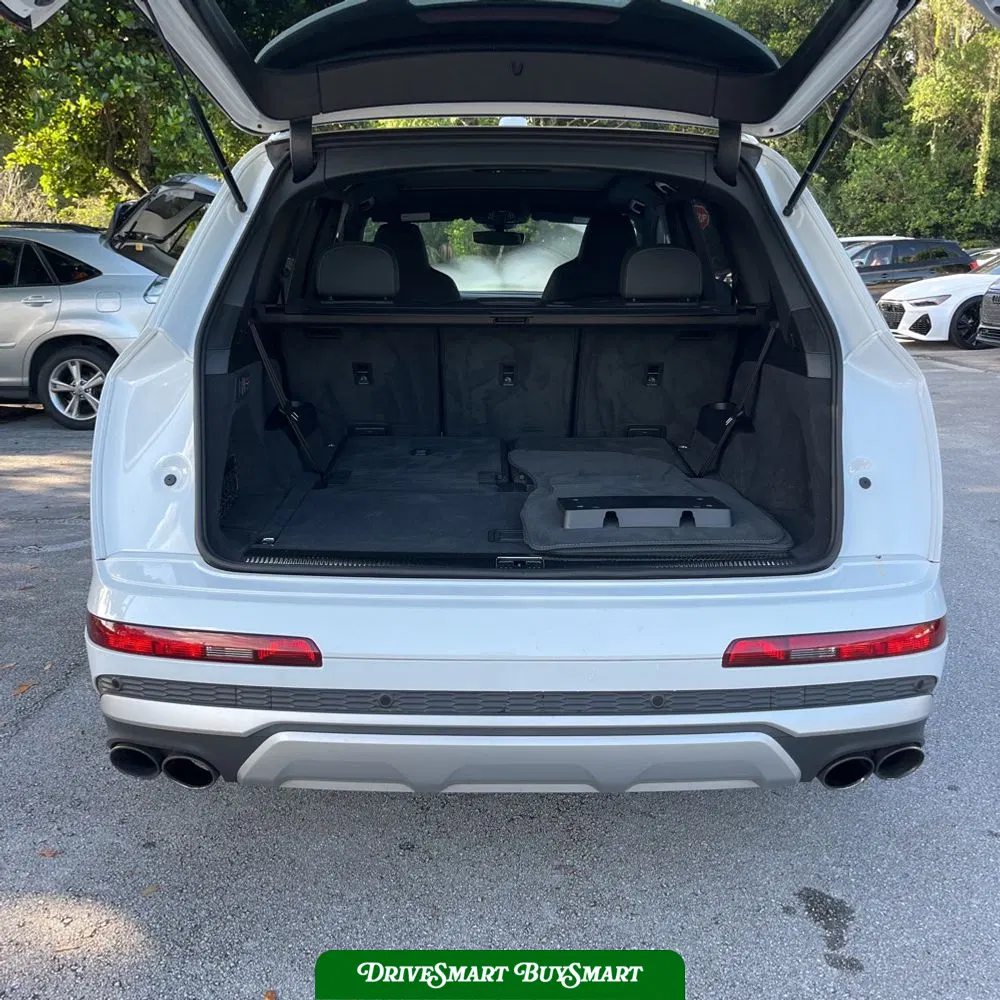 2023 Audi SQ7 Premium Plus