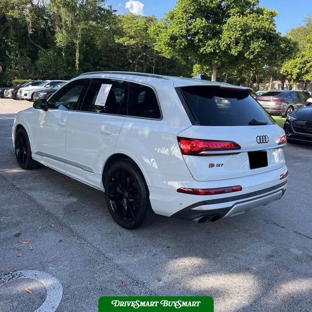 2023 Audi SQ7 Premium Plus