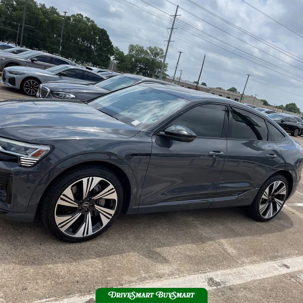 2024 Audi Q8 e-tron S-Line Pres