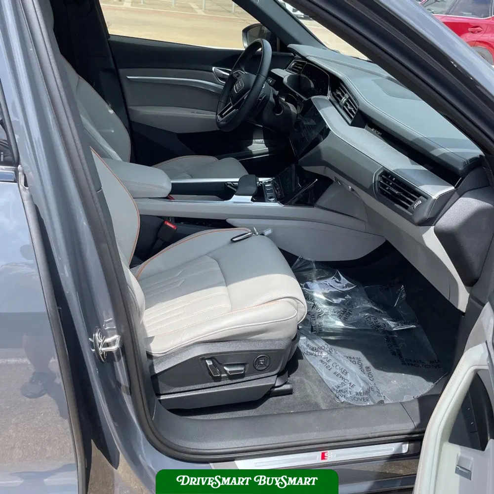 2024 Audi Q8 e-tron S-Line Pres