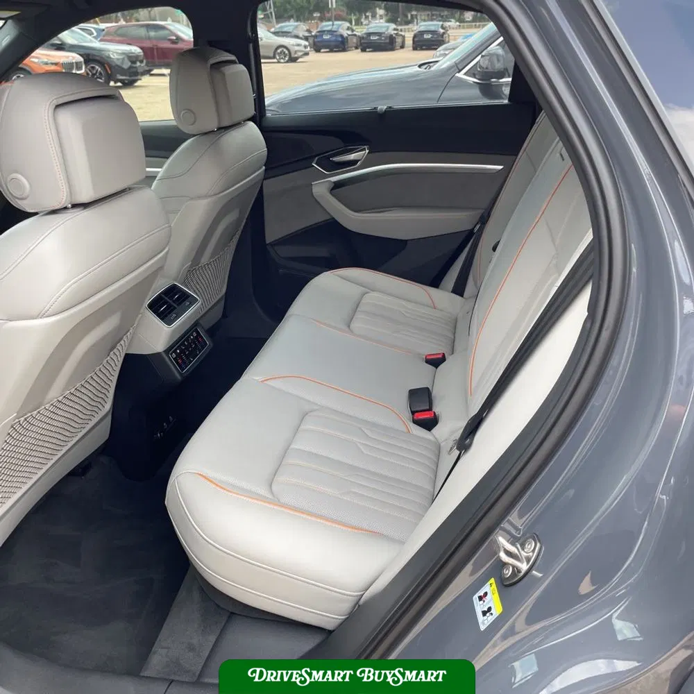 2024 Audi Q8 e-tron S-Line Pres