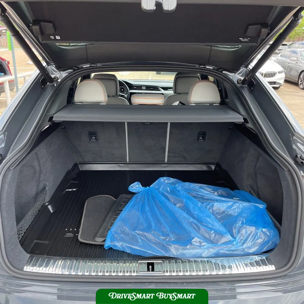 2024 Audi Q8 e-tron S-Line Pres