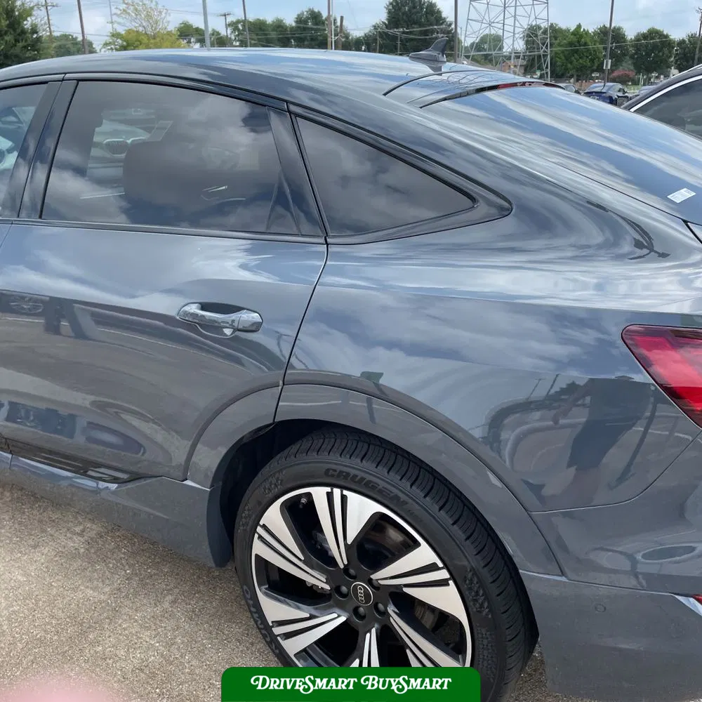 2024 Audi Q8 e-tron S-Line Pres