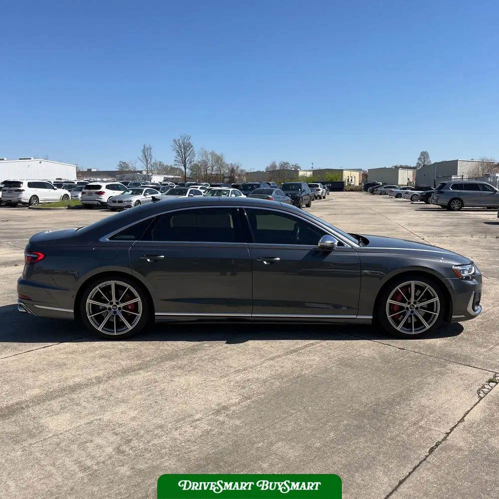 2022 Audi S8