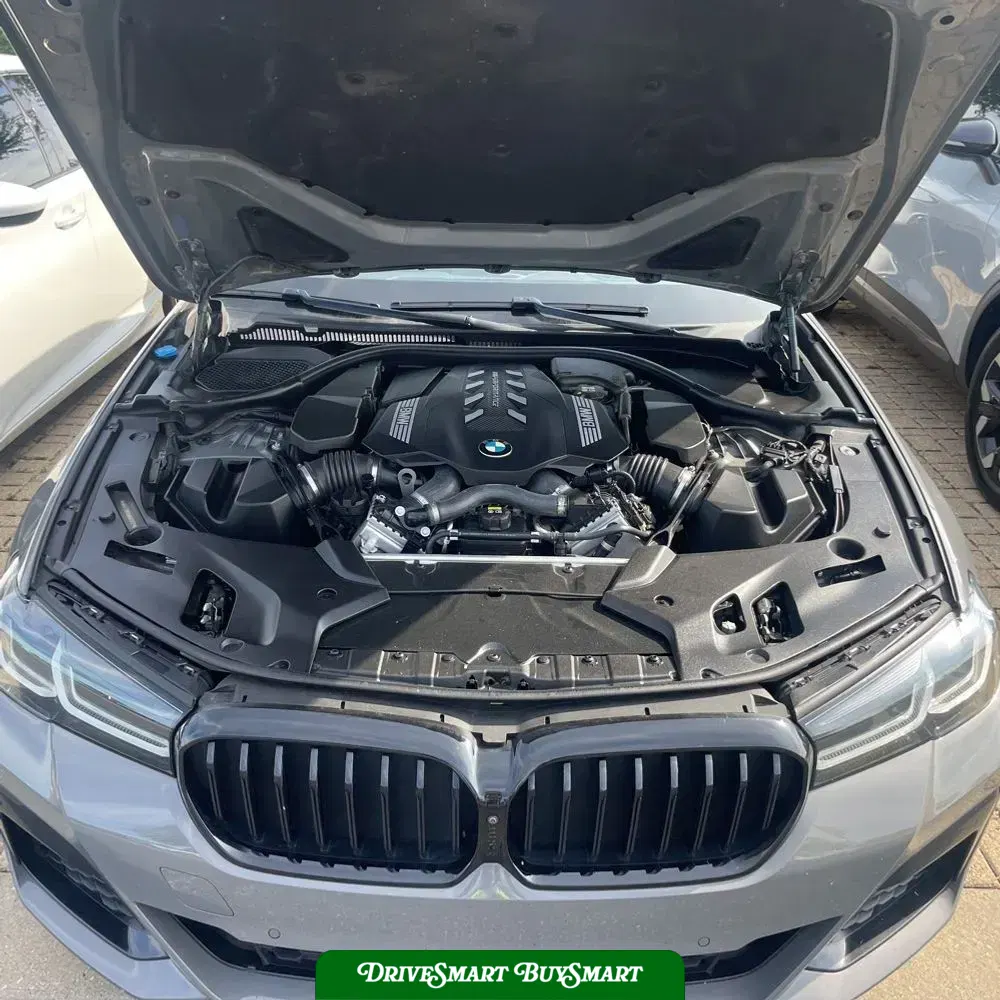 2022 BMW 5-Series M550xi