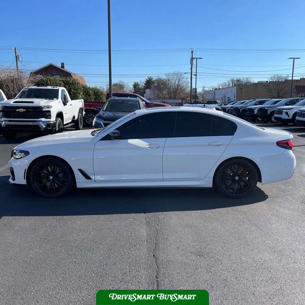 2022 BMW 5-Series M550xi