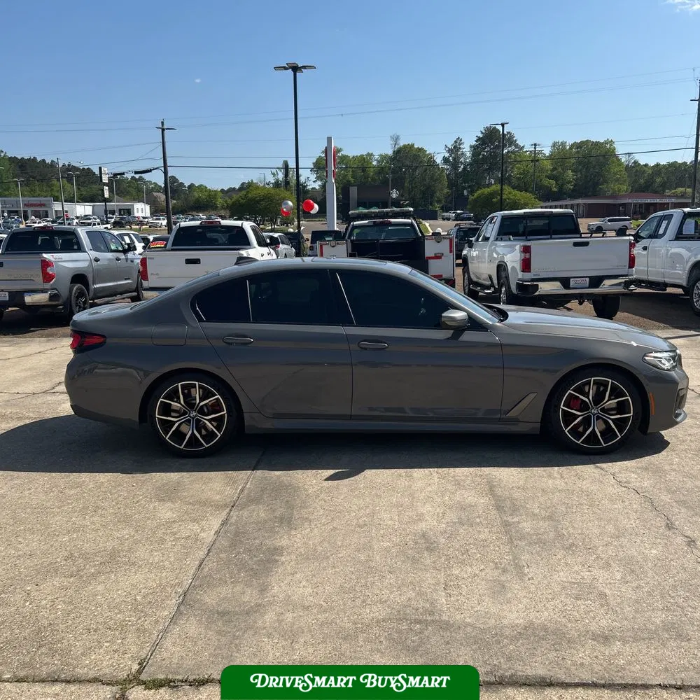 2022 BMW 5-Series M550xi