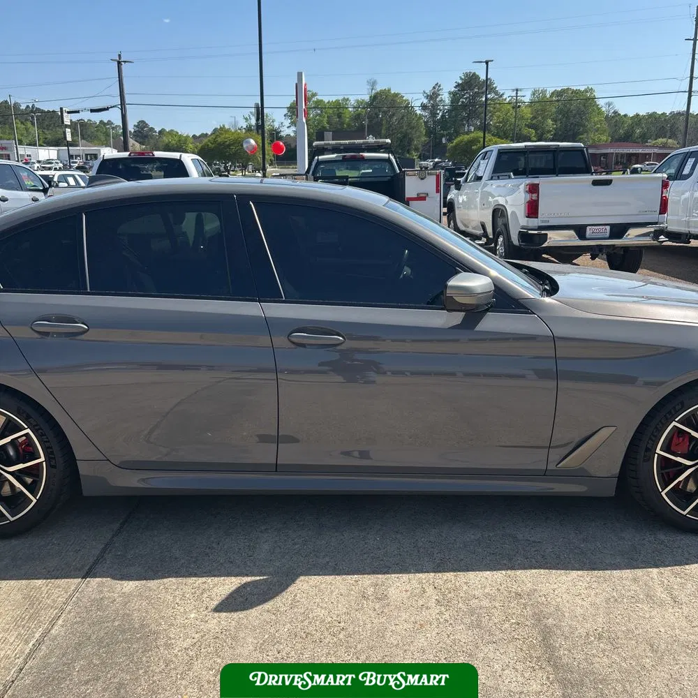 2022 BMW 5-Series M550xi