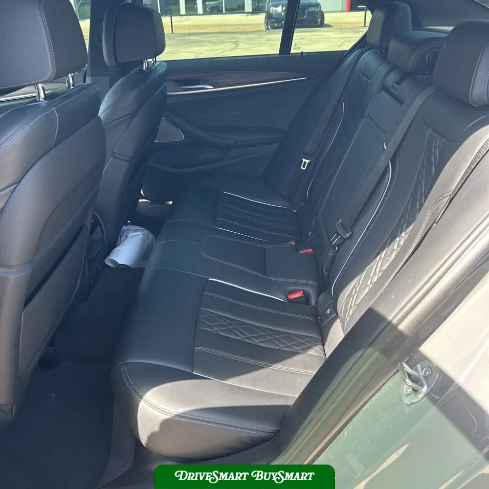 2022 BMW 5-Series M550xi