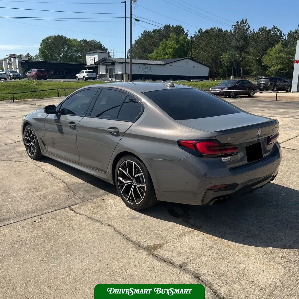 2022 BMW 5-Series M550xi