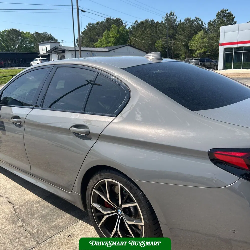 2022 BMW 5-Series M550xi