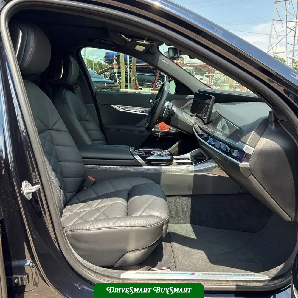2023 BMW 7-Series 740i