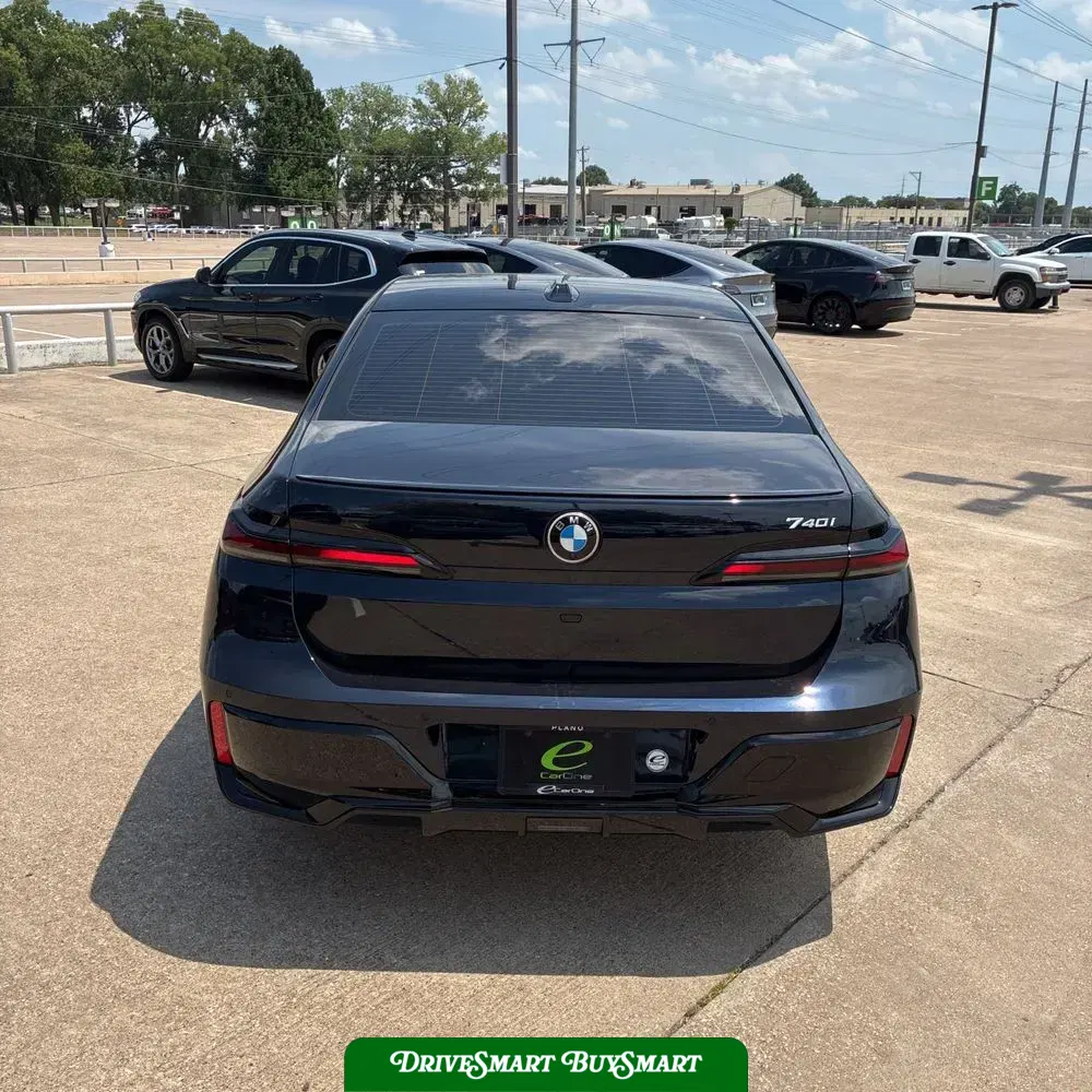 2023 BMW 7-Series 740i