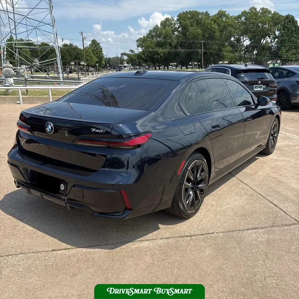 2023 BMW 7-Series 740i