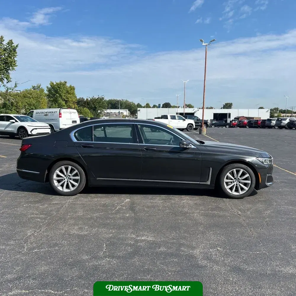 2022 BMW 7-Series 740i