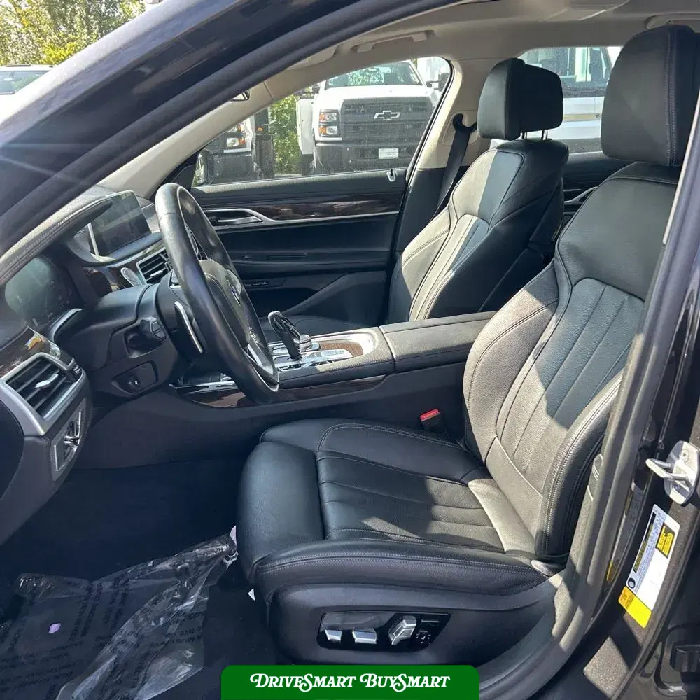 2022 BMW 7-Series 740i