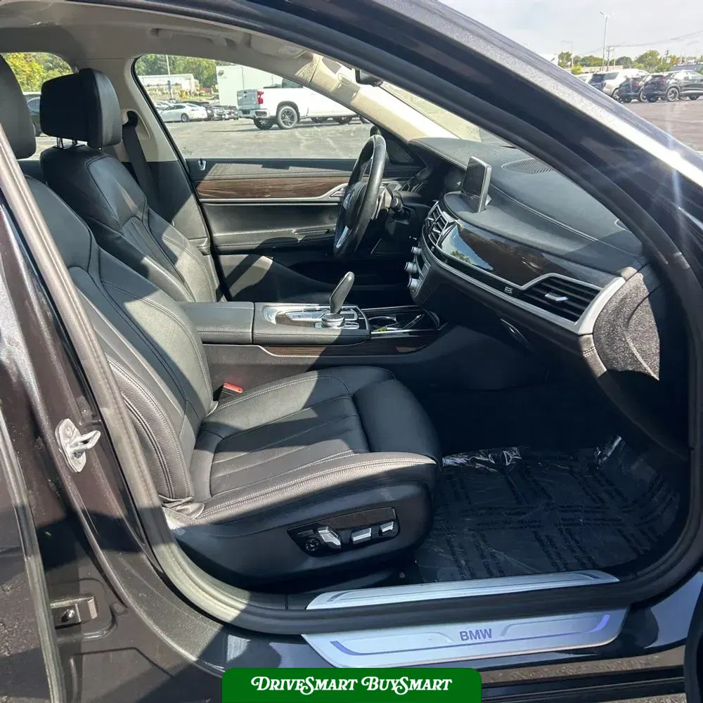 2022 BMW 7-Series 740i