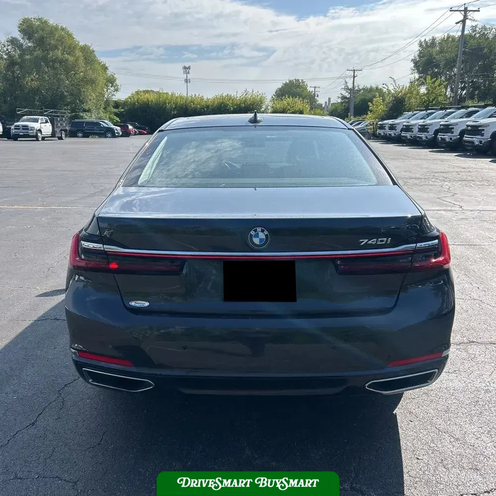 2022 BMW 7-Series 740i