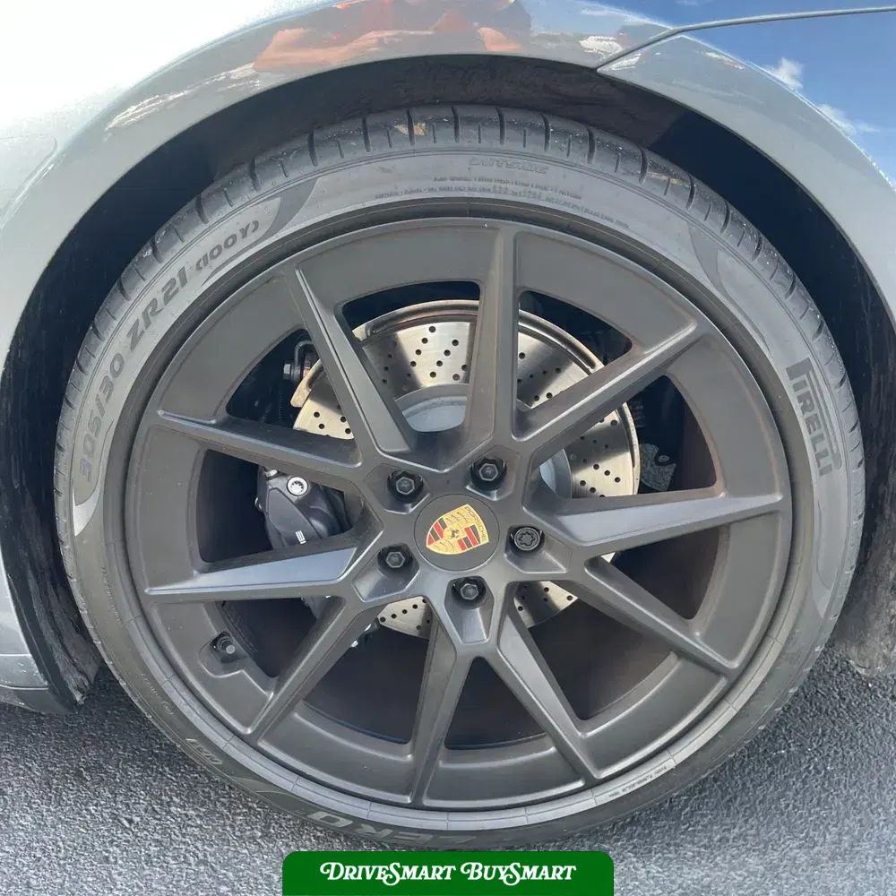 2025 Porsche 911 Carrera