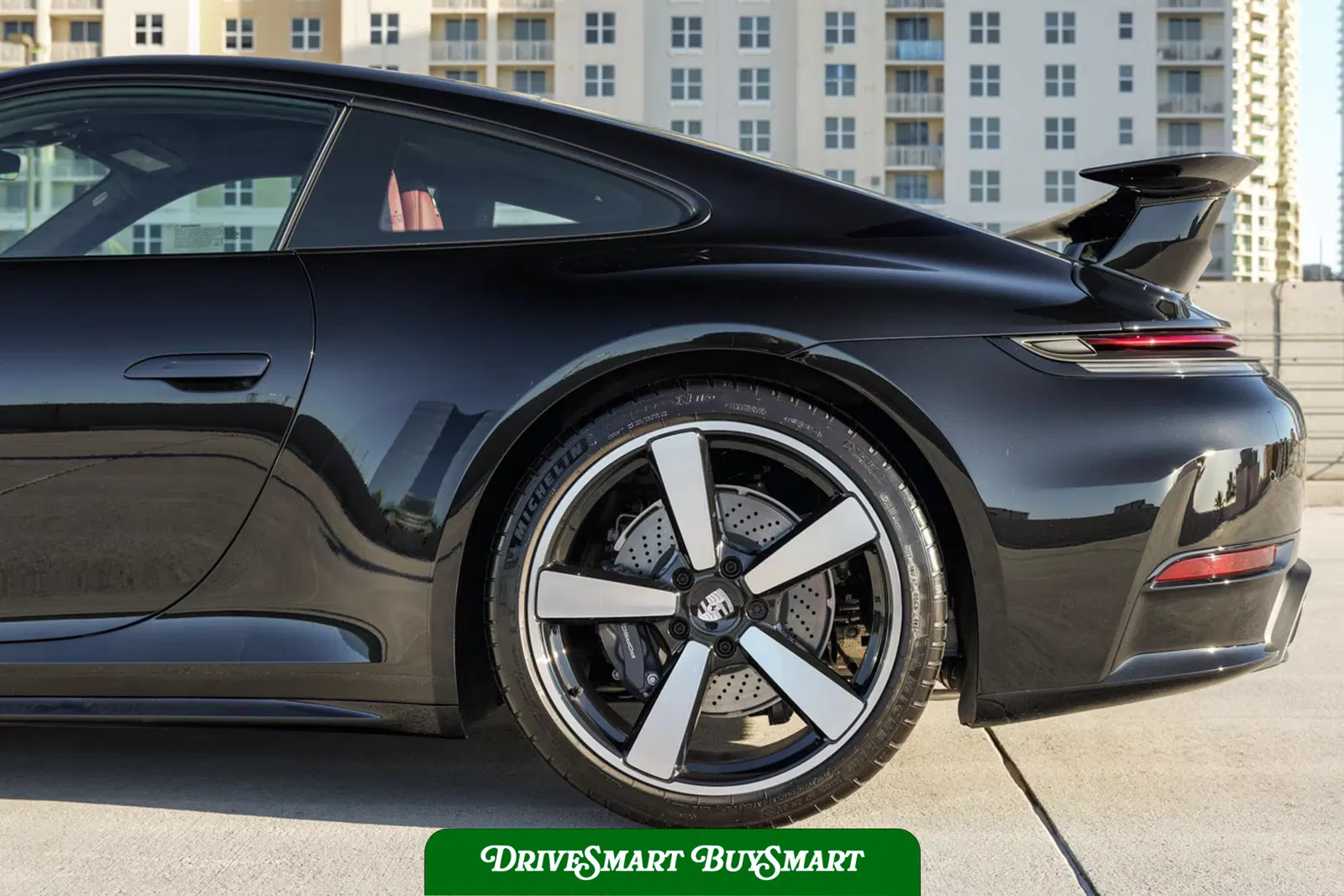 2025 Porsche 911 Carrera