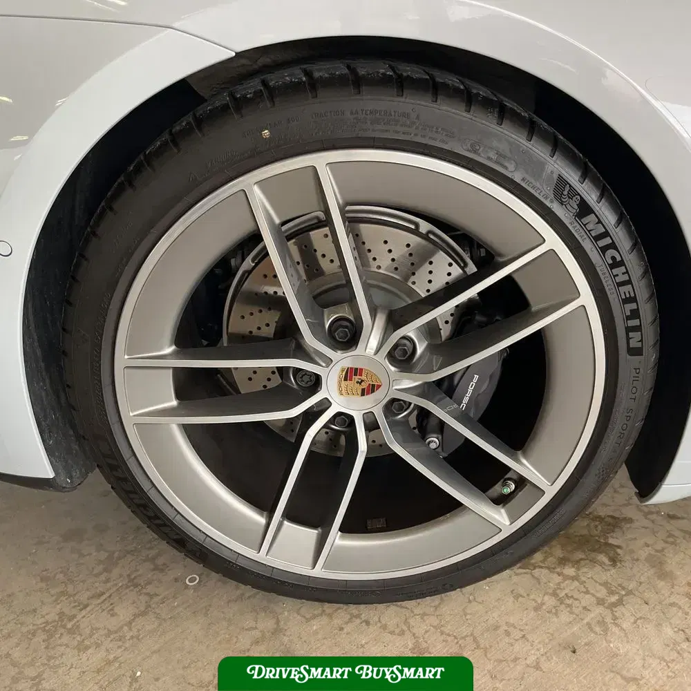 2025 Porsche 911 Carrera