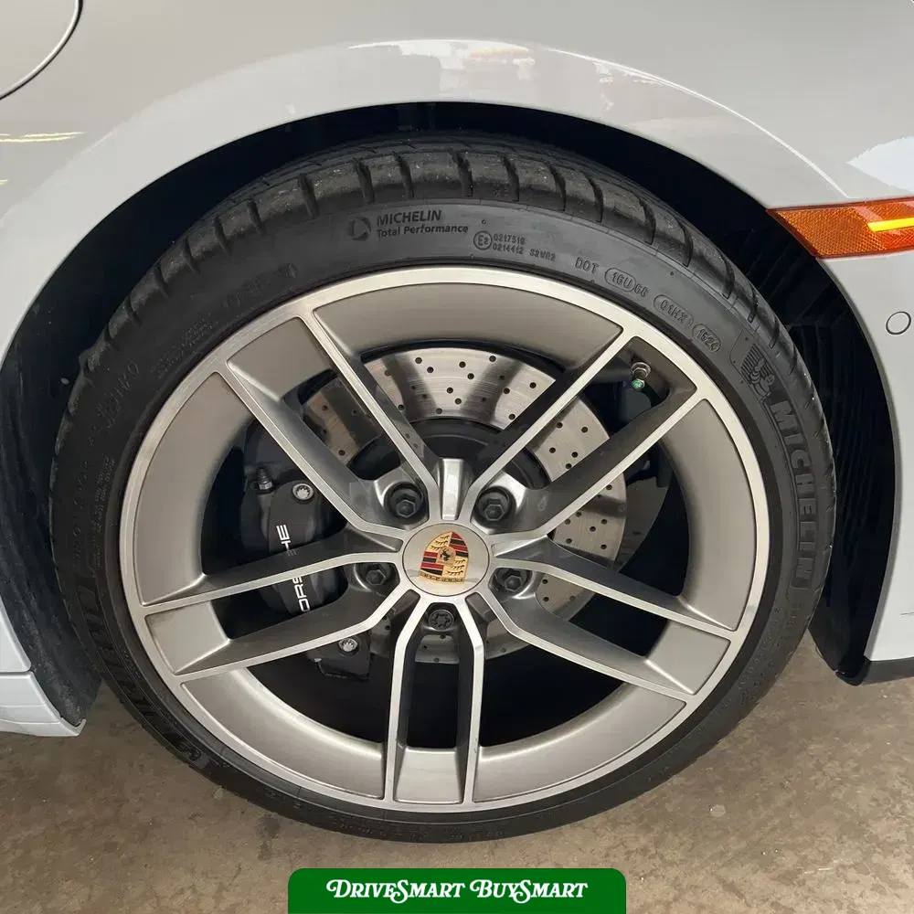 2025 Porsche 911 Carrera