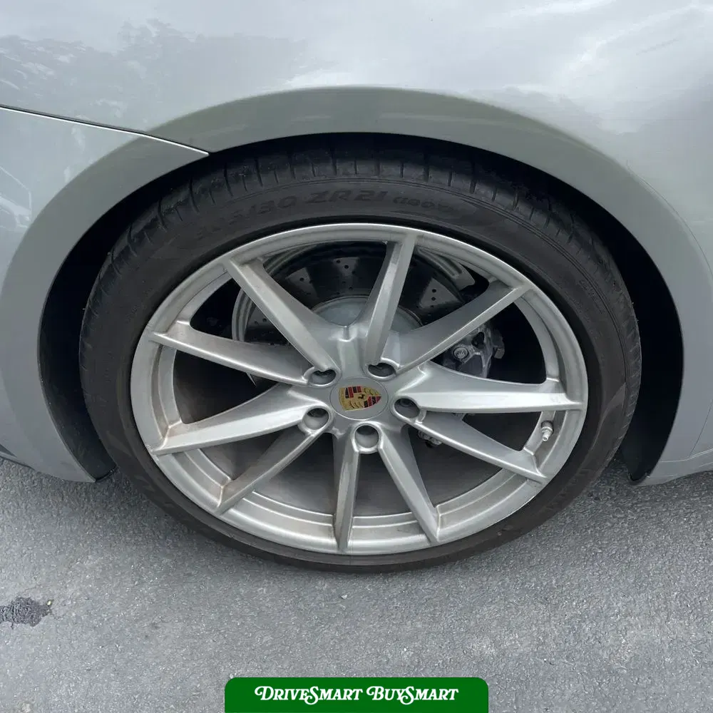 2021 Porsche 911 Carrera