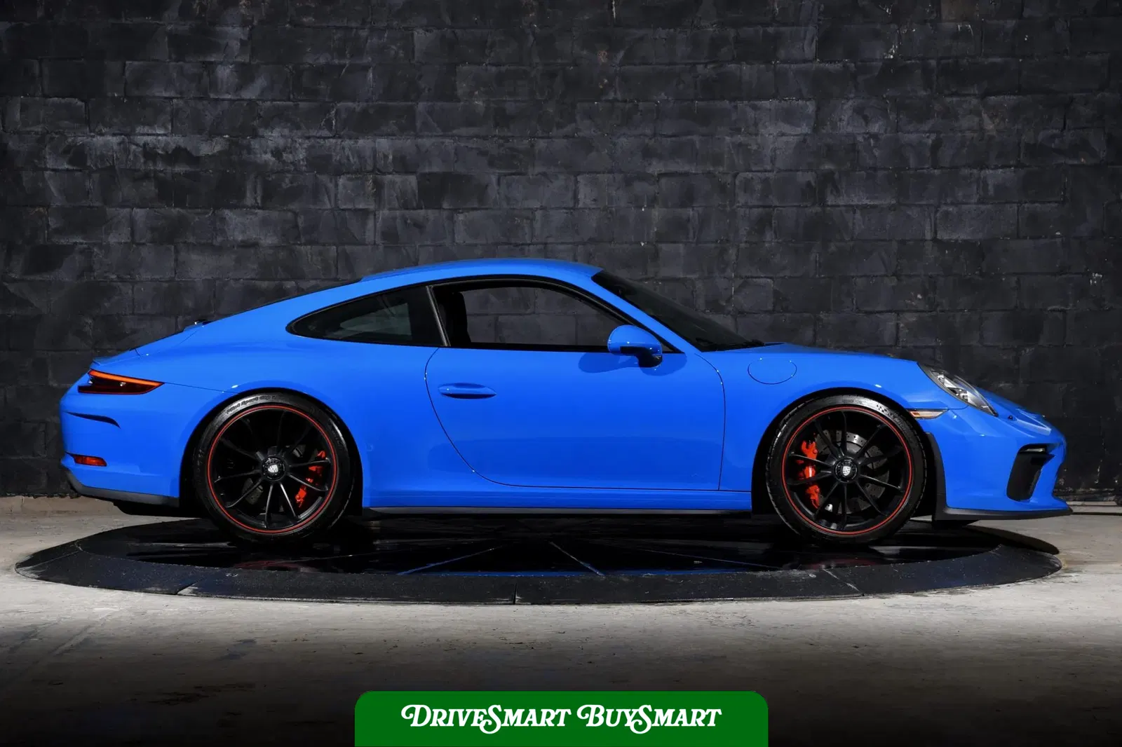 Voodoo Blue 2018 Porsche 911 GT3 Touring 6-Speed