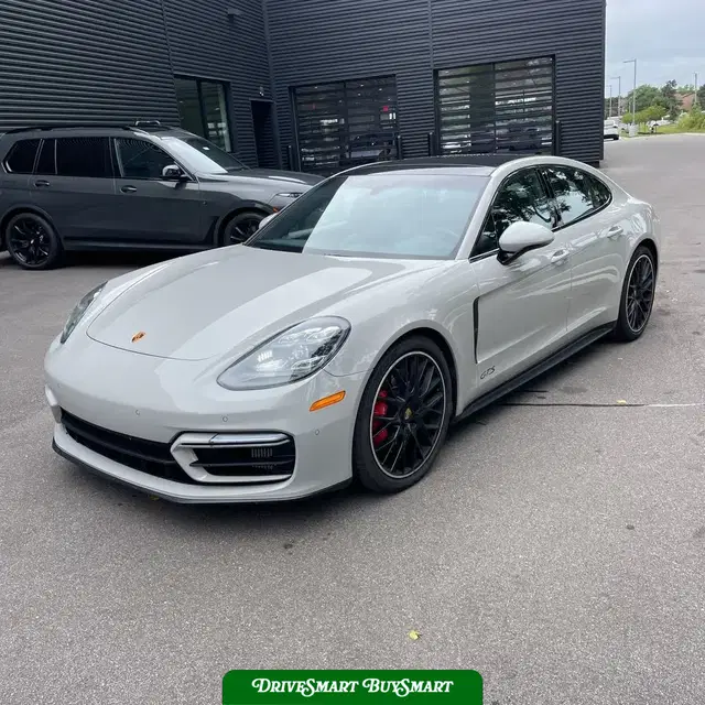 2022 Porsche Panamera GTS