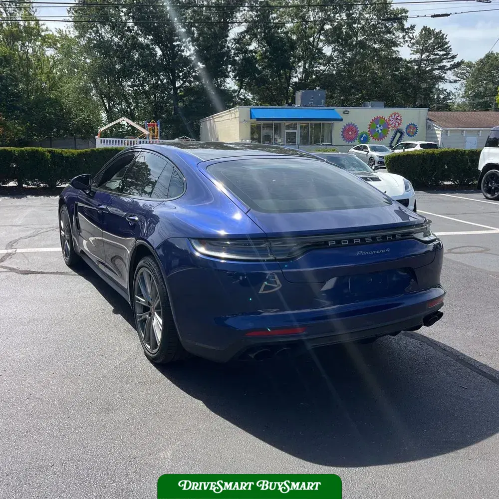 2023 Porsche Panamera 4
