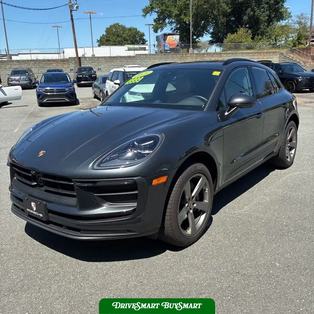 2023 Porsche Macan Base