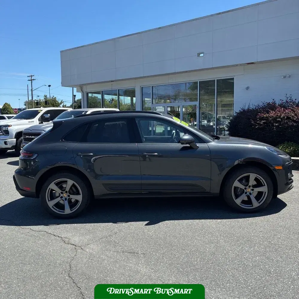 2023 Porsche Macan Base