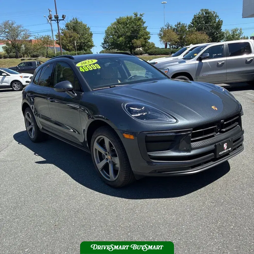 2023 Porsche Macan Base