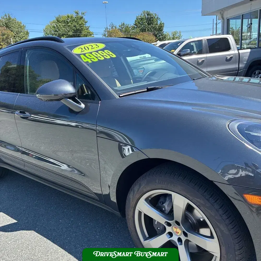 2023 Porsche Macan Base
