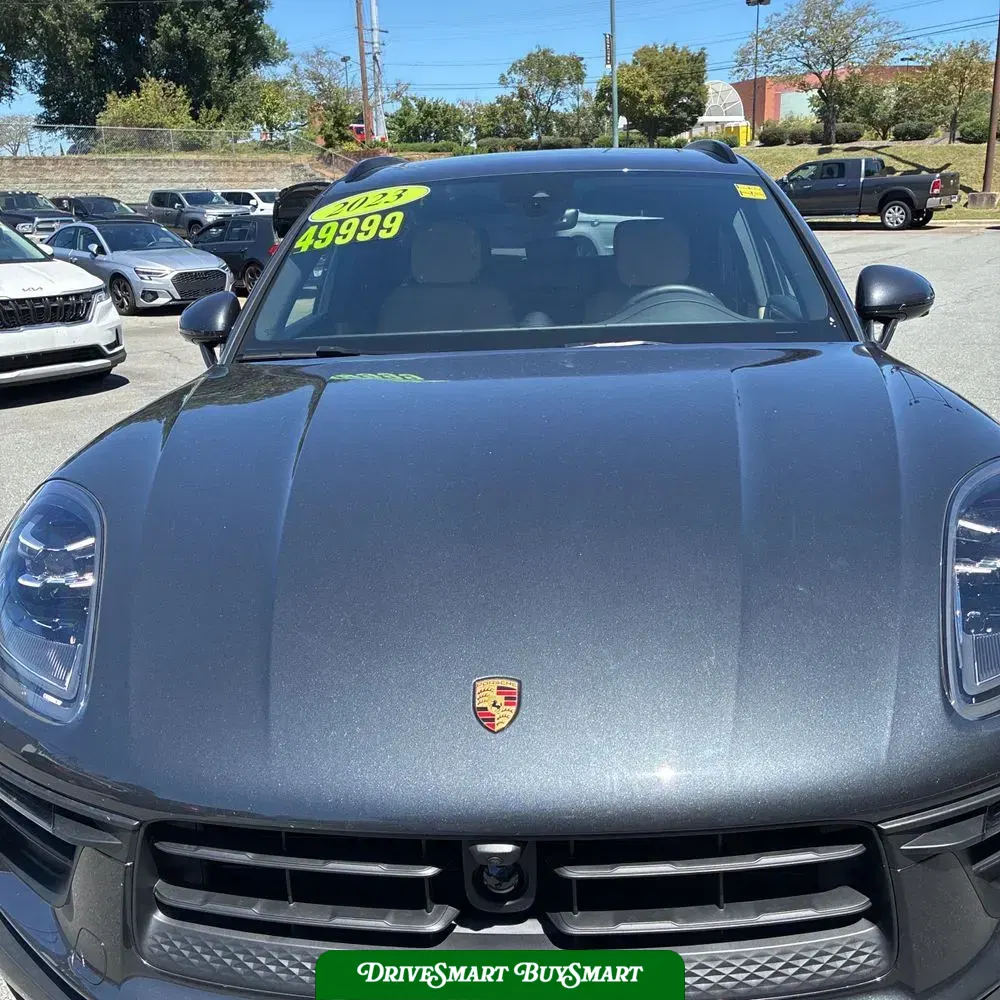 2023 Porsche Macan Base