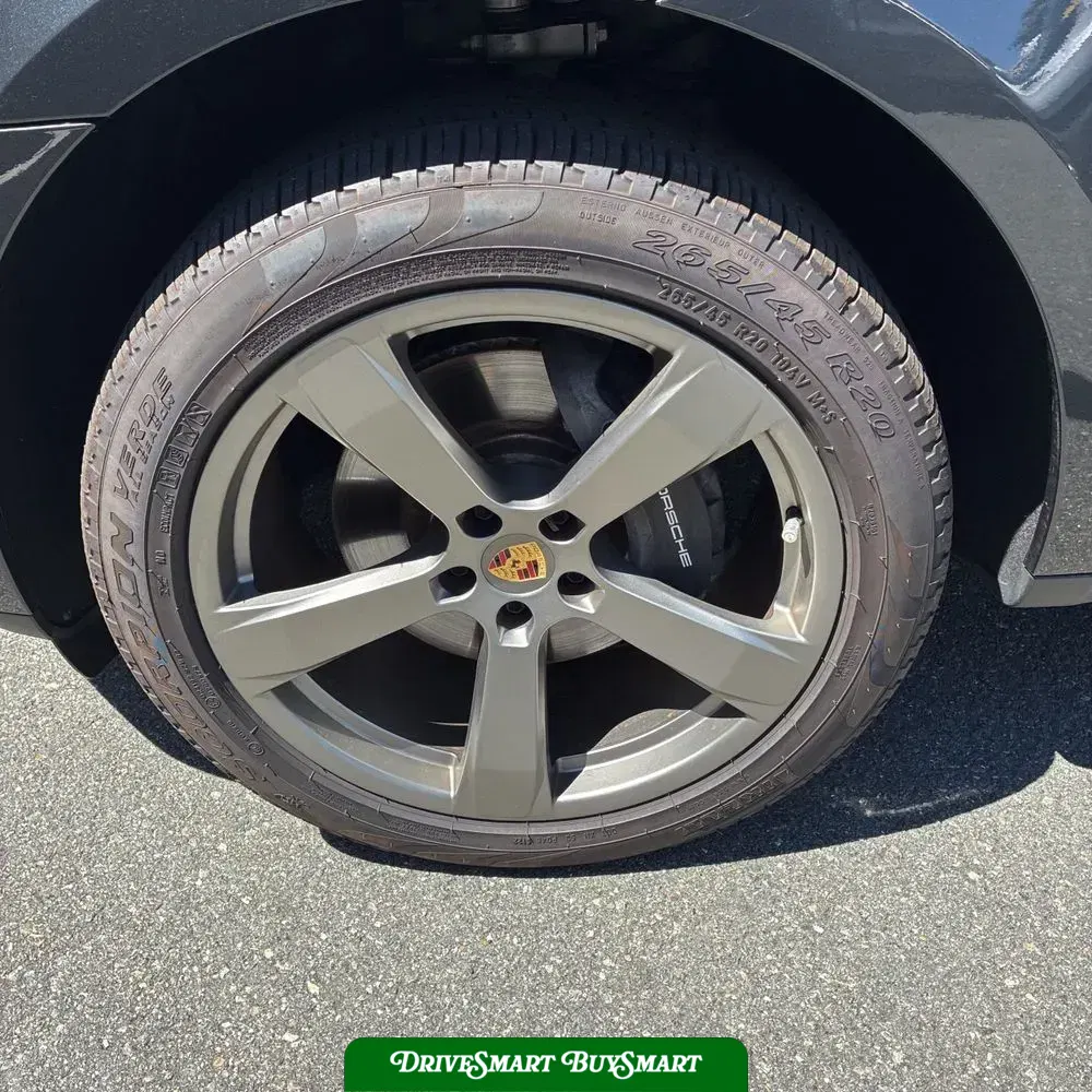 2023 Porsche Macan Base