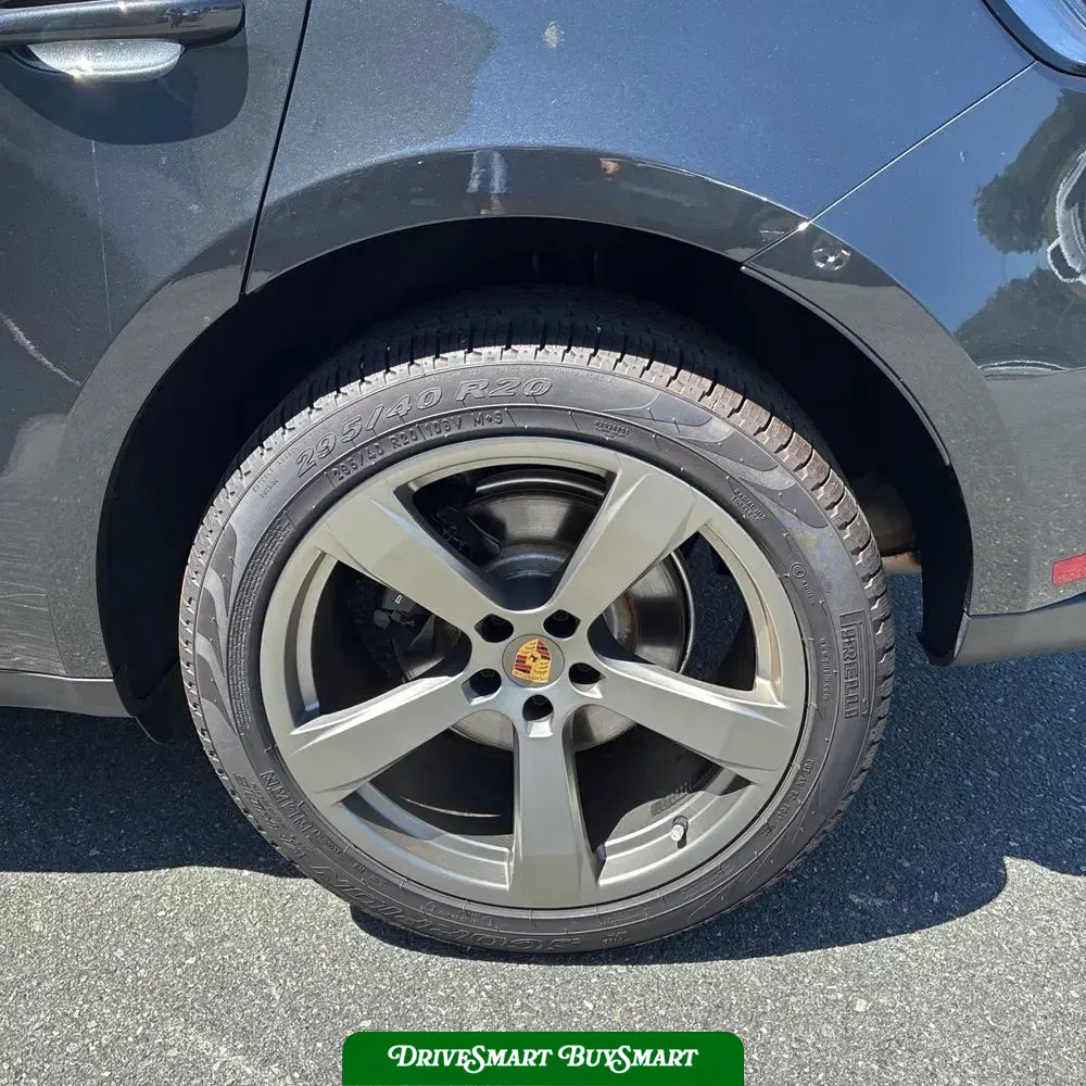 2023 Porsche Macan Base