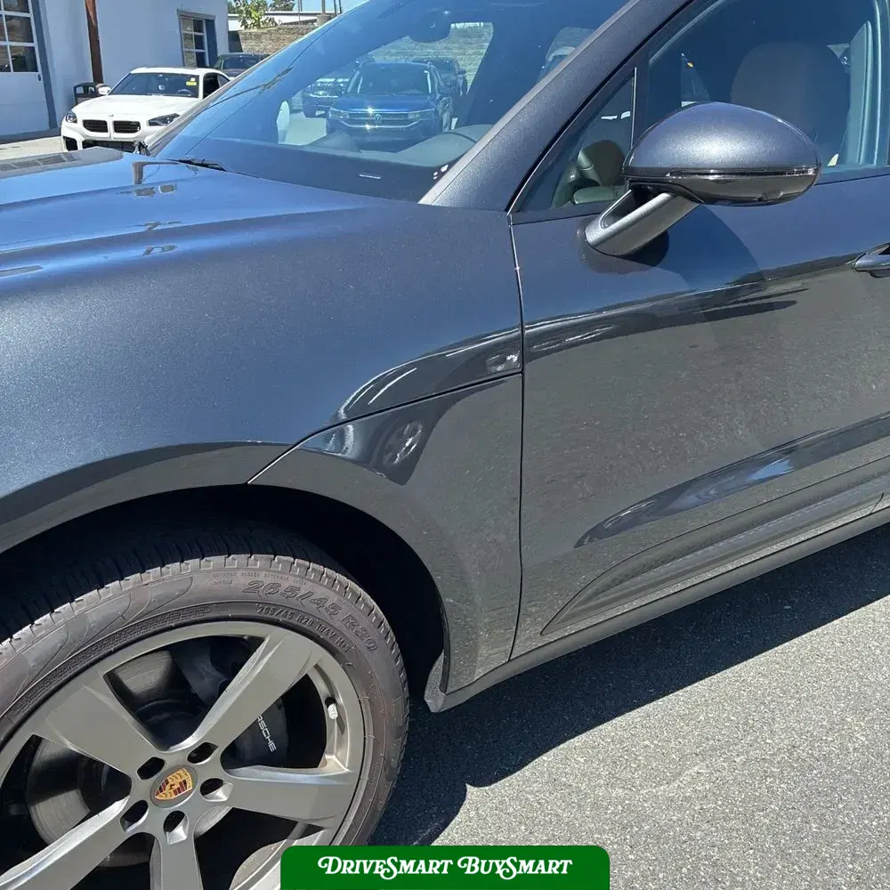 2023 Porsche Macan Base