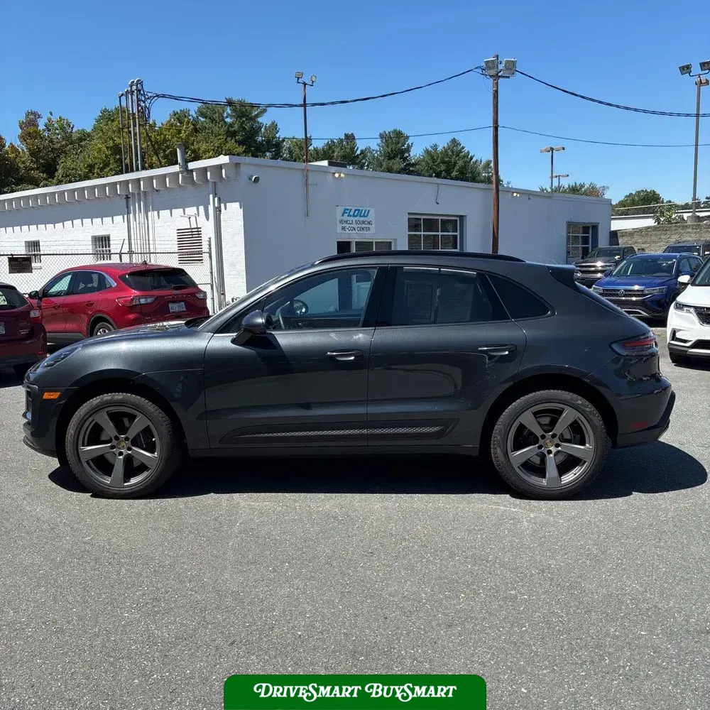 2023 Porsche Macan Base